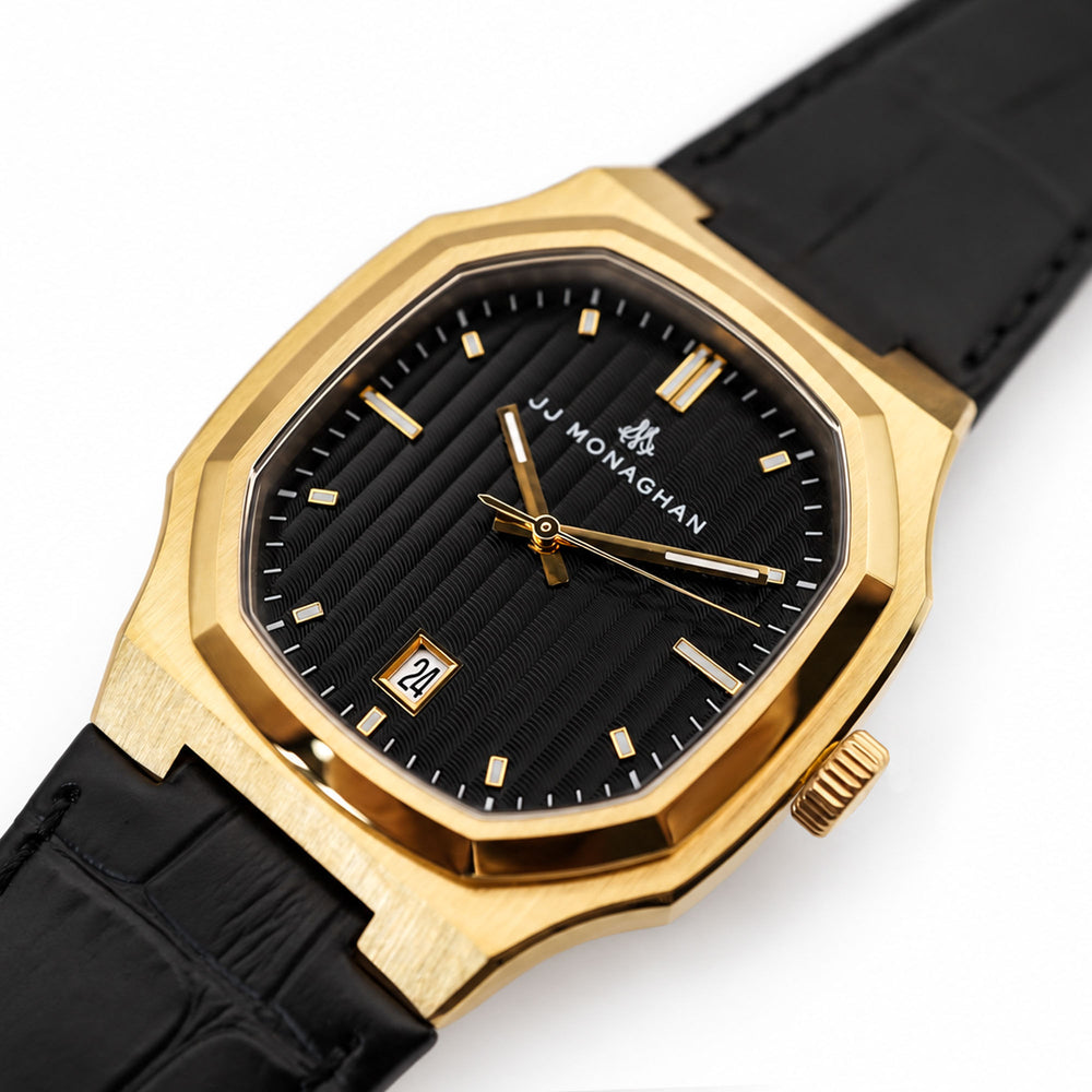 Lomond Obsidian: the shaped case and textured dial